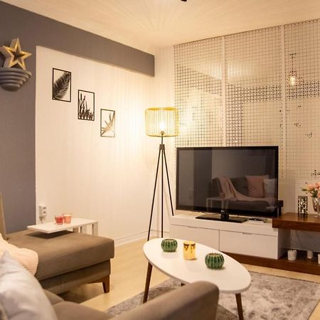 Amazing Flat Near The Coast With A Delightful Shared Terrace Close To Public Transportation In Karsiyaka İzmir Dış mekan fotoğraf
