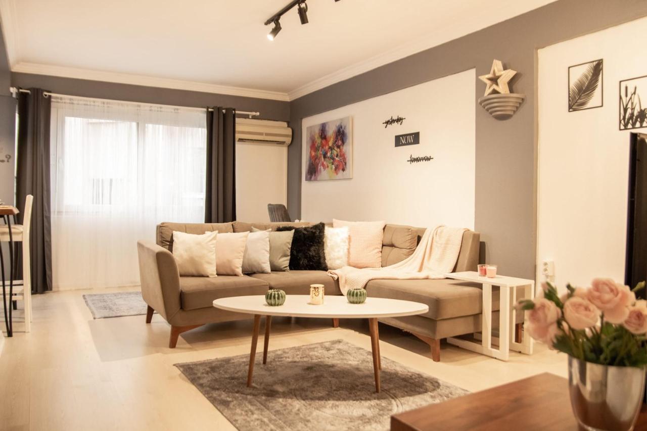 Amazing Flat Near The Coast With A Delightful Shared Terrace Close To Public Transportation In Karsiyaka İzmir Dış mekan fotoğraf