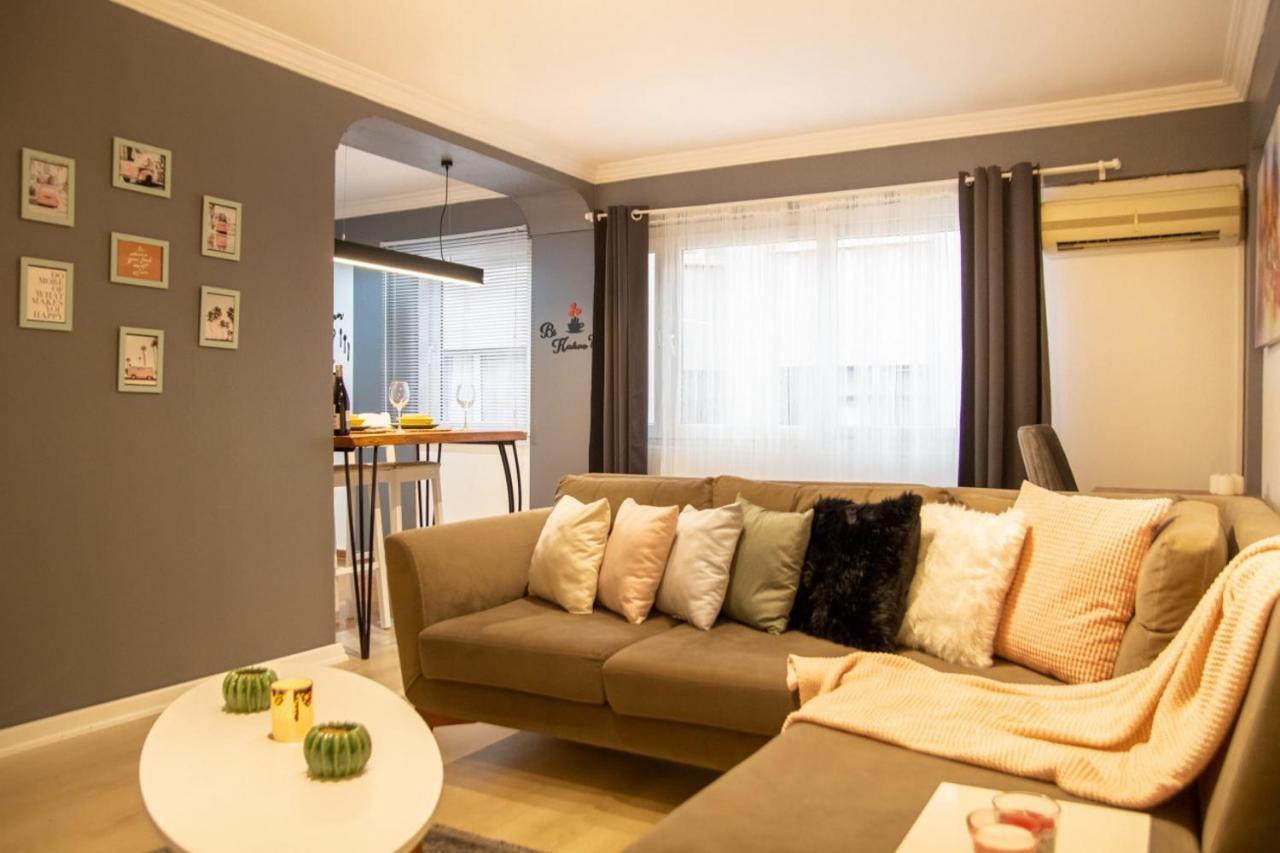 Amazing Flat Near The Coast With A Delightful Shared Terrace Close To Public Transportation In Karsiyaka İzmir Dış mekan fotoğraf